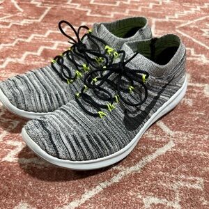 Women’s Nike Free Run Fly Knit Oreo Grey Size 9